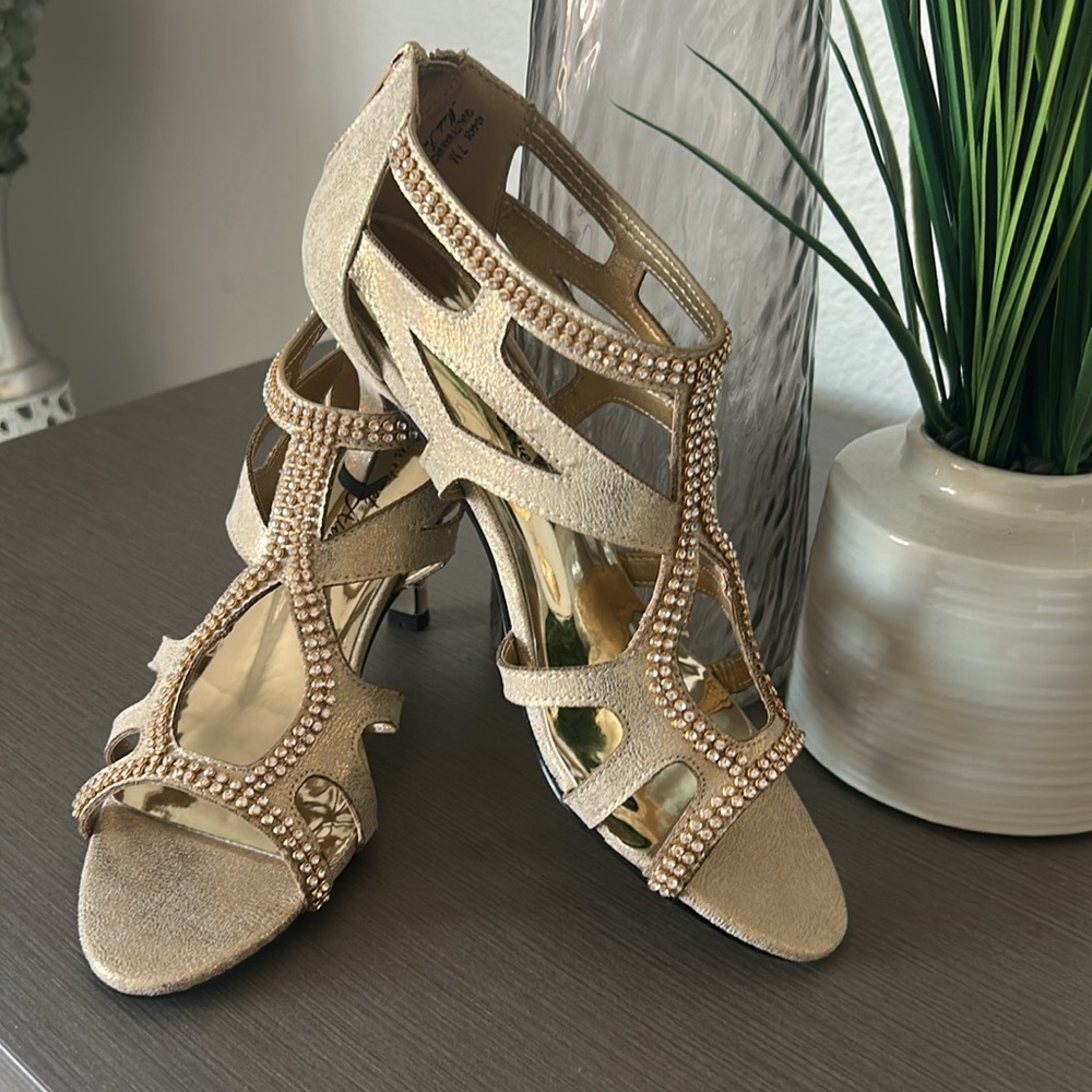 Sandals gold heels Easy street. formal wear. stone embellishment. size 7. NWOT